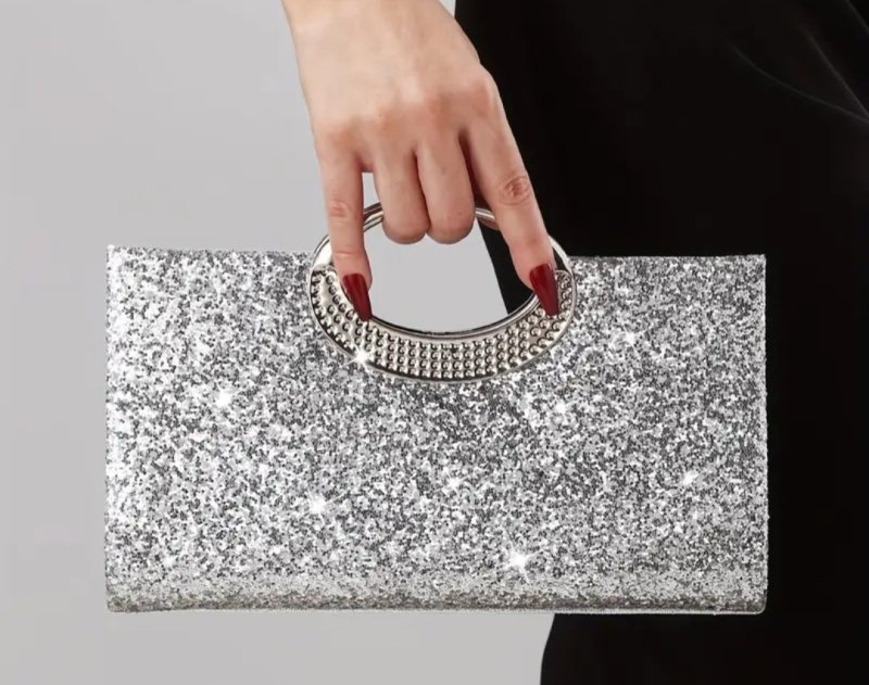 Вечерна чантичка в сребристо 