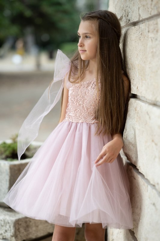 Детска рокля от кадифе с пайети в пудра