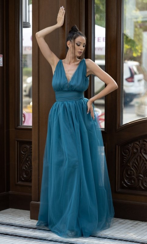 Дълга официална рокля от тюл