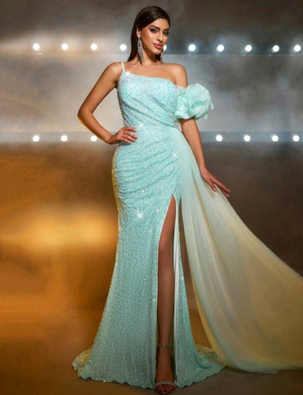 Дълга официална рокля с тюл в цвят мента