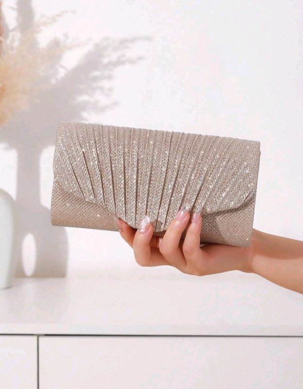 Вечерна чантичка в златисто