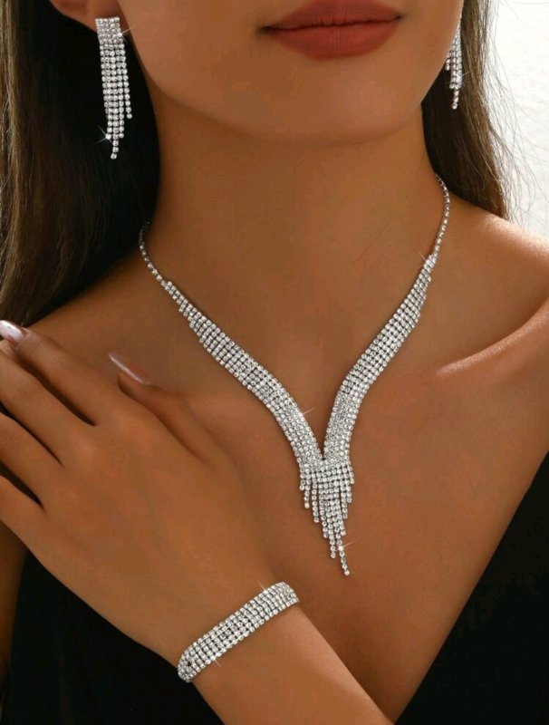 Комплект- колие, обеци и гривна