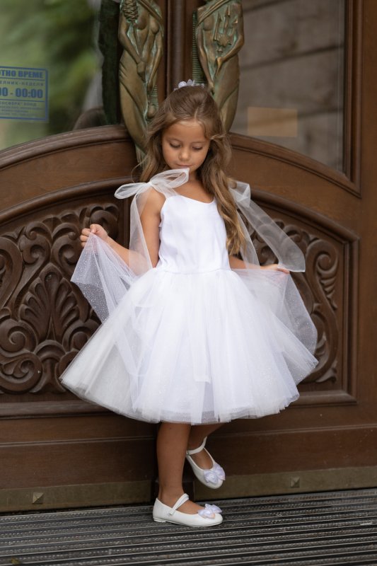 Детска рокля от бял тюл с брокат