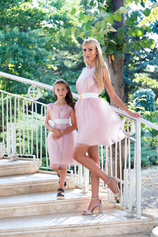 Комплект еднакви рокли от тюл и сатен за майка и дъщеря