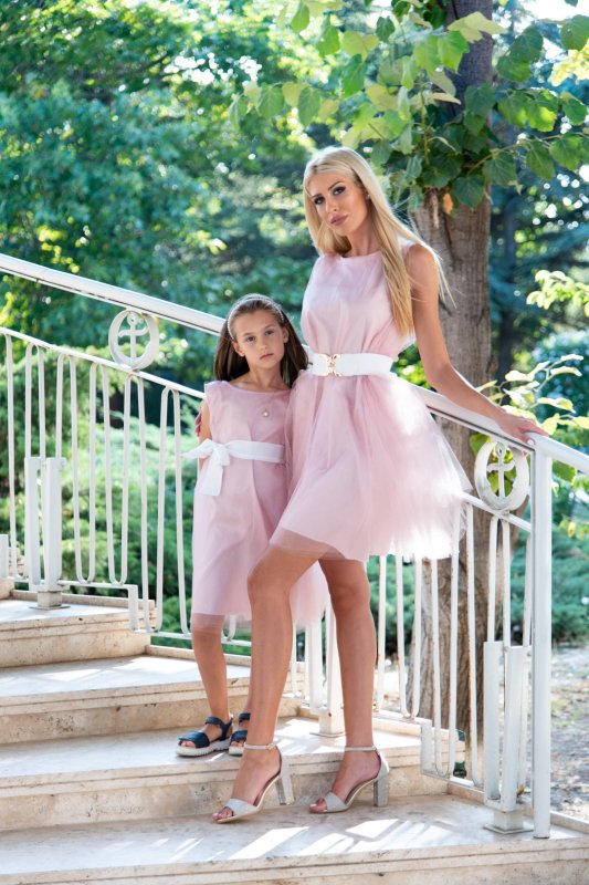 Комплект еднакви рокли от тюл и сатен за майка и дъщеря