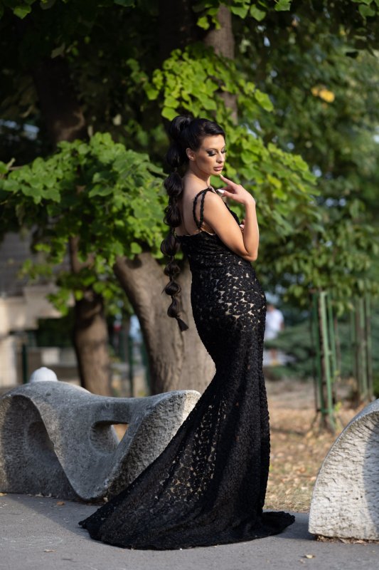 Дълга официална рокля с цепка