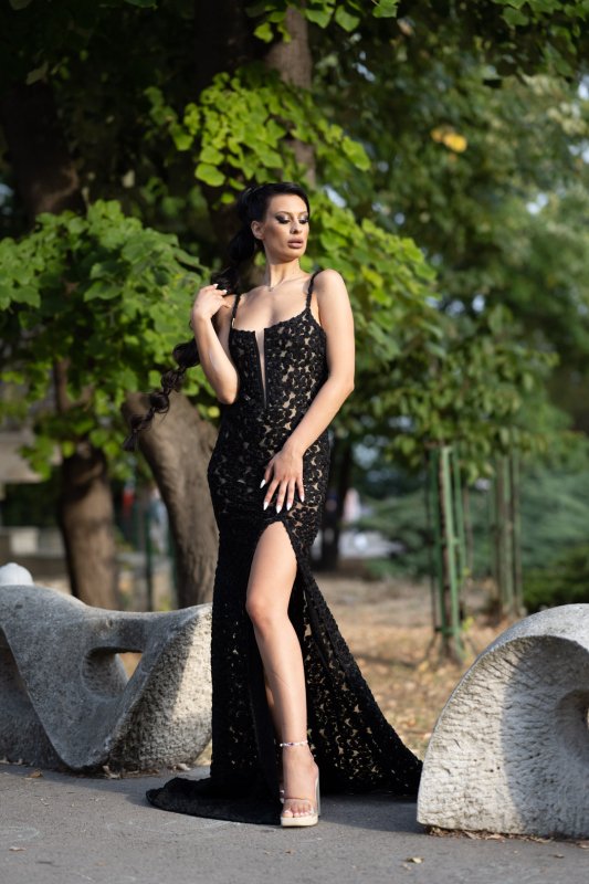 Дълга официална рокля с цепка