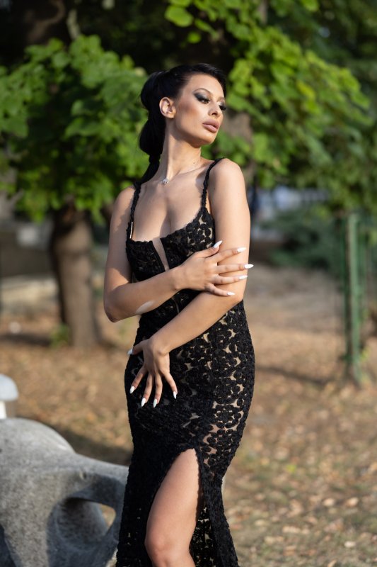 Дълга официална рокля с цепка