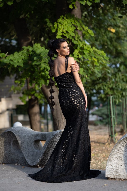 Дълга официална рокля с цепка