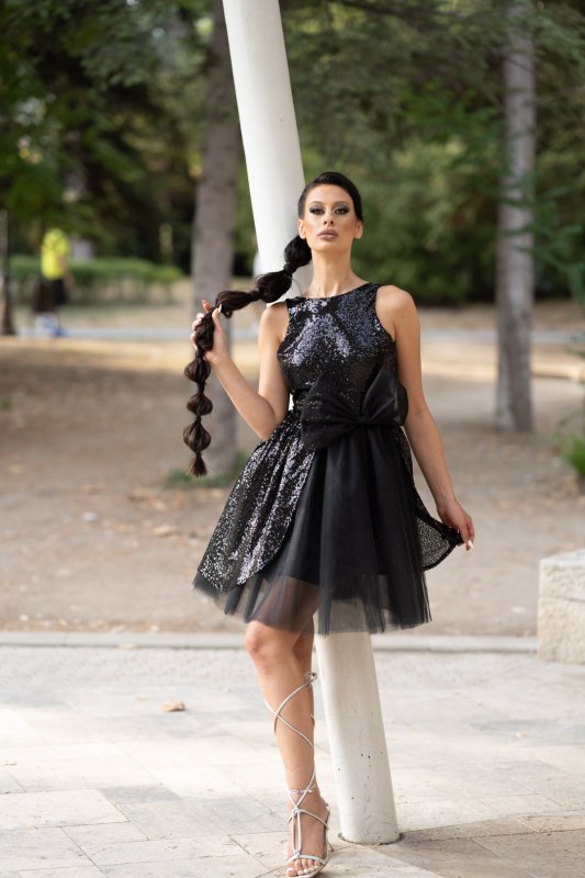 Къса рокля с тюл и пайети