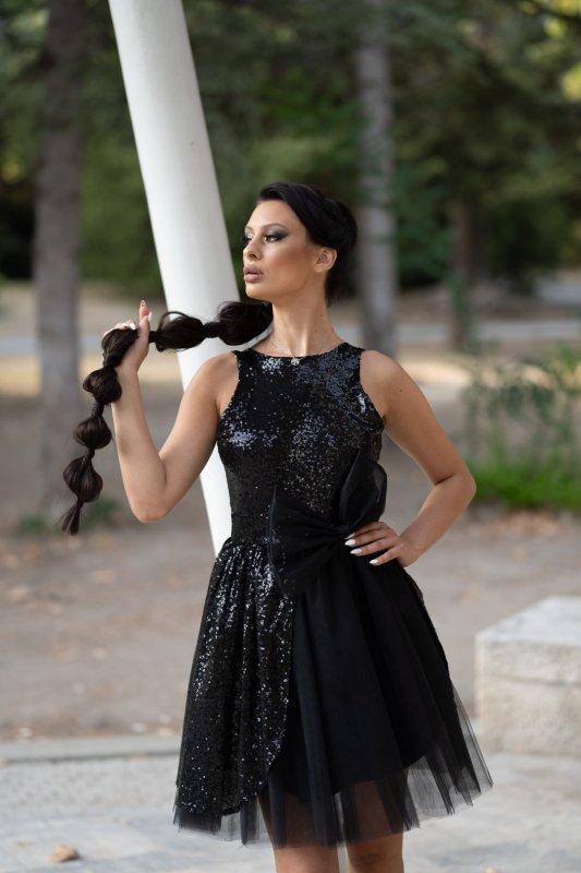 Къса рокля с тюл и пайети