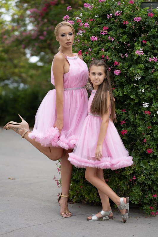 Дамска рокля в розово със сребрист акцент