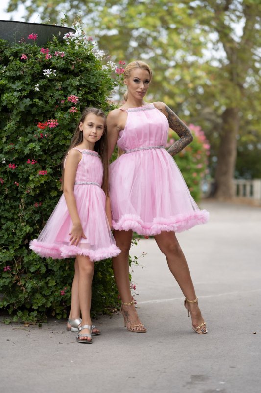 Дамска рокля в розово със сребрист акцент