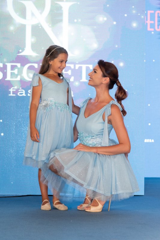 Детска рокля с тюл и  3D цветя