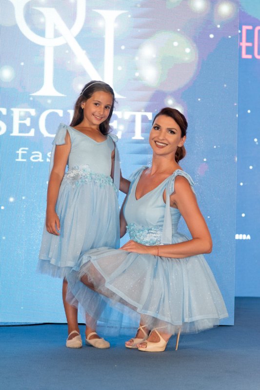 Детска рокля с тюл и  3D цветя