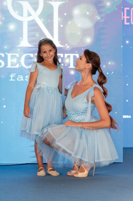 Детска рокля с тюл и  3D цветя