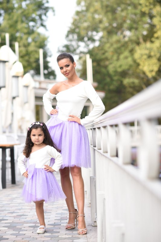 Комплект еднакви рокли за майка и дъщеря с тюл и панделка