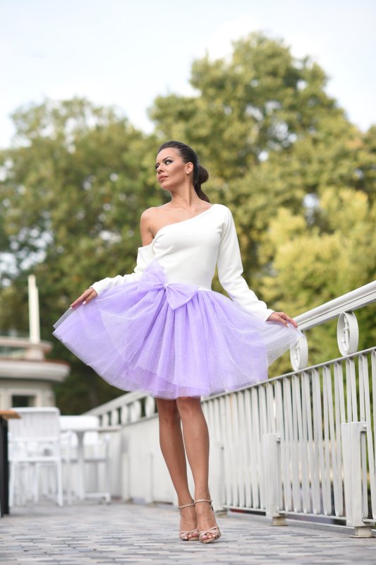 Дамска рокля с тюл и панделка