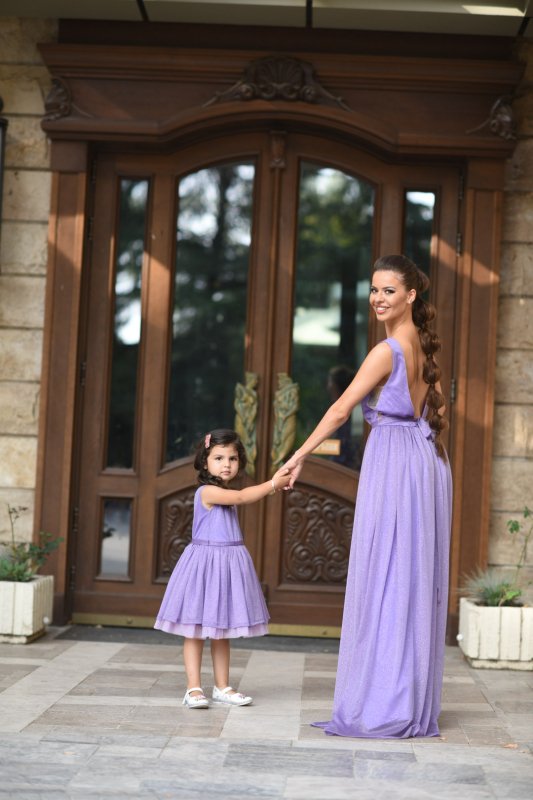 Комплект рокли за майка и дъщеря от блестяща лилава материя