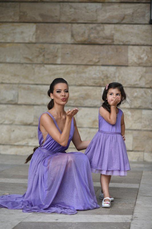 Комплект рокли за майка и дъщеря от блестяща лилава материя