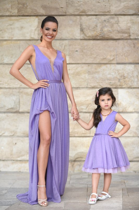 Комплект рокли за майка и дъщеря от блестяща лилава материя