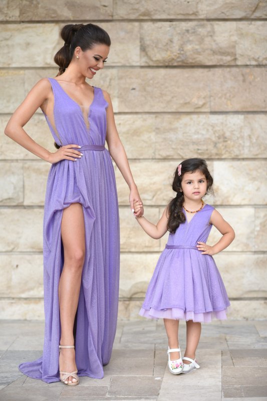 Комплект рокли за майка и дъщеря от блестяща лилава материя