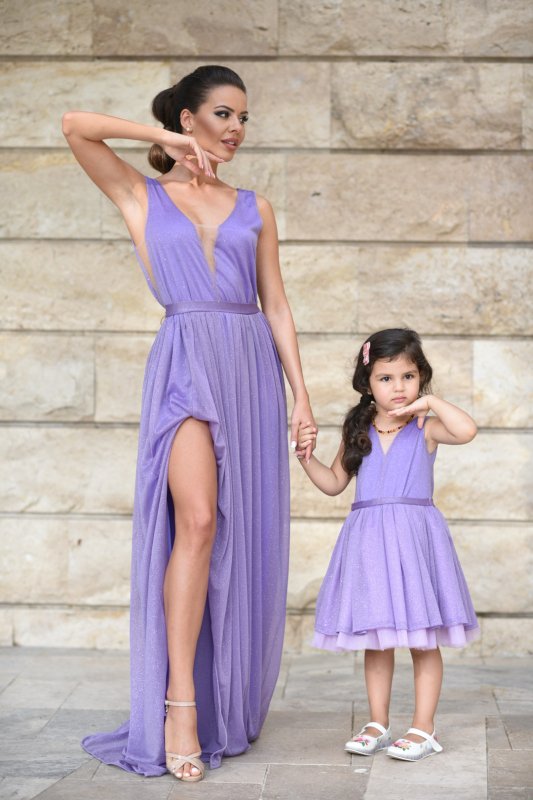 Комплект рокли за майка и дъщеря от блестяща лилава материя