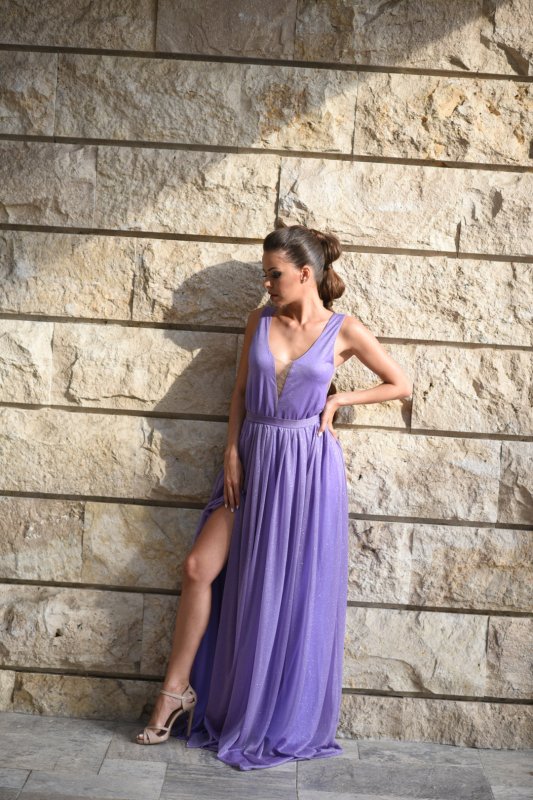 Дамска рокля от блестяща лилава материя