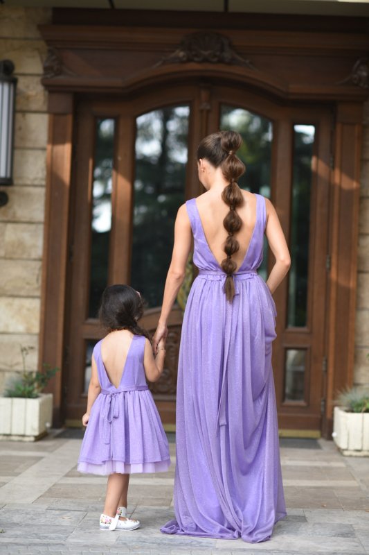 Дамска рокля от блестяща лилава материя