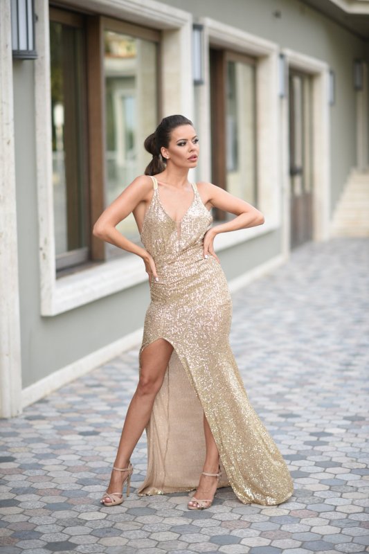 Дамска дълга рокля от златисти пайети