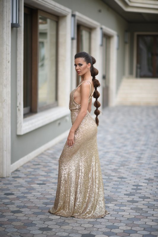 Дамска дълга рокля от златисти пайети