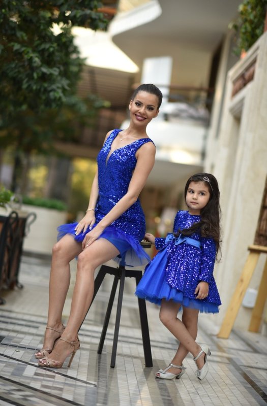 Комплект рокли за майка и дъщеря от пайети в синьо