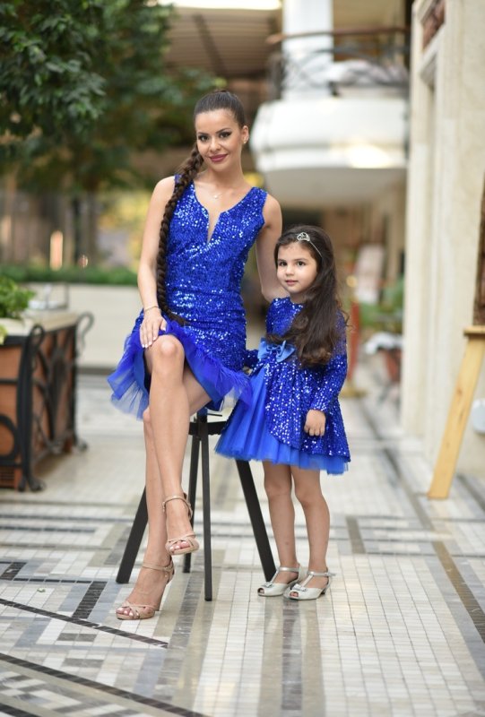 Комплект рокли за майка и дъщеря от пайети в синьо