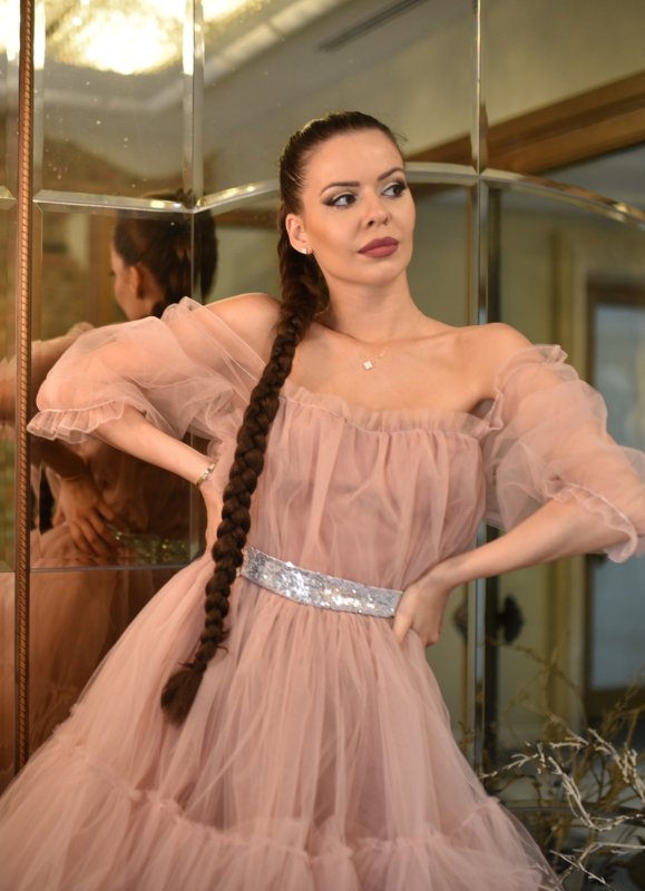 Дамска рокля от тюл в цвят пудра