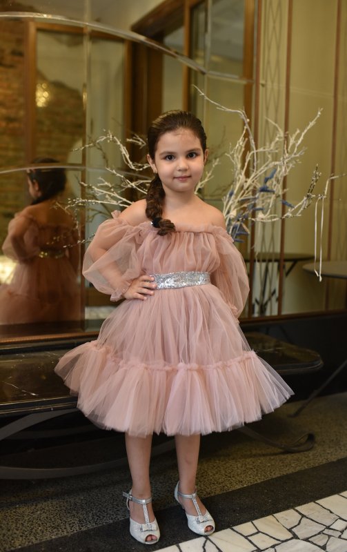 Детска рокля от тюл в цвят пудра