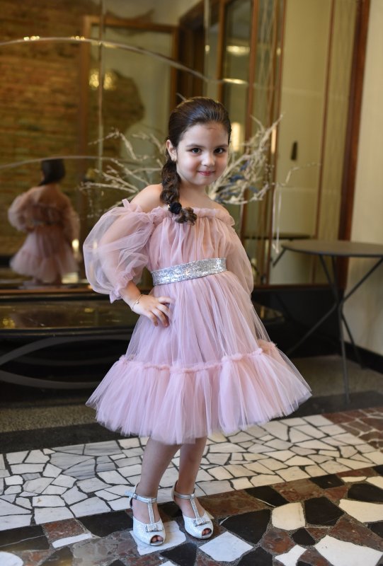 Детска рокля от тюл в цвят пудра