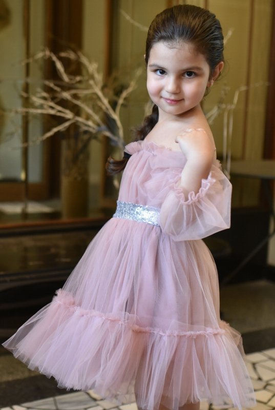 Детска рокля от тюл в цвят пудра