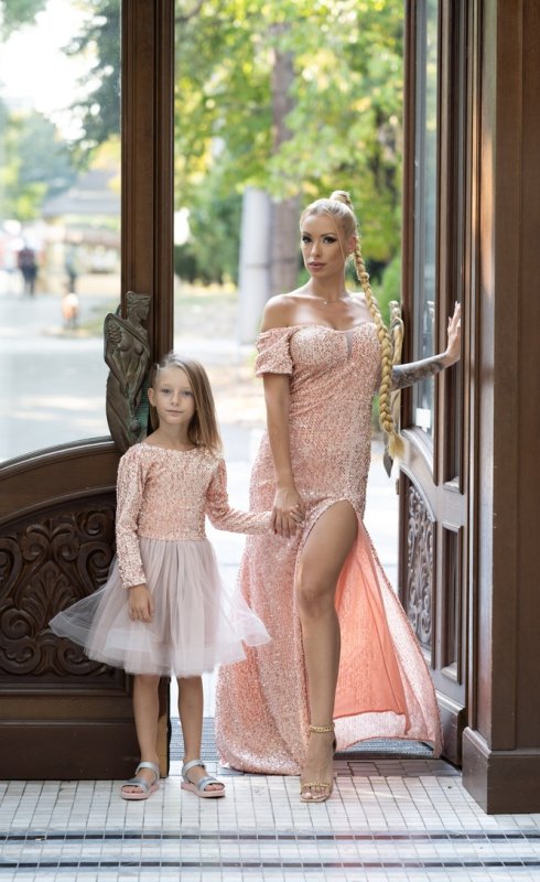 Комплект рокли за майка и дъщеря с пайети 