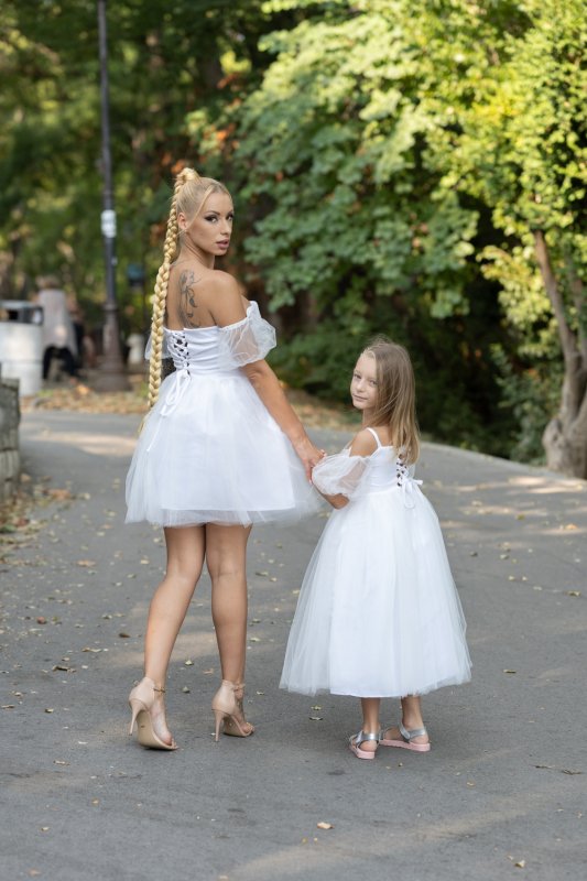 Комплект рокли в бяло за майка и дъщеря