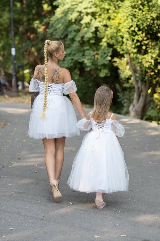 Комплект рокли в бяло за майка и дъщеря