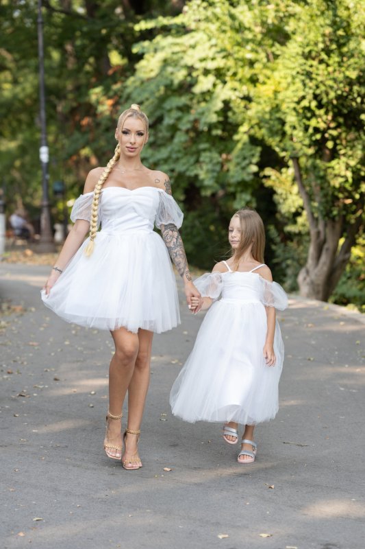 Комплект рокли в бяло за майка и дъщеря