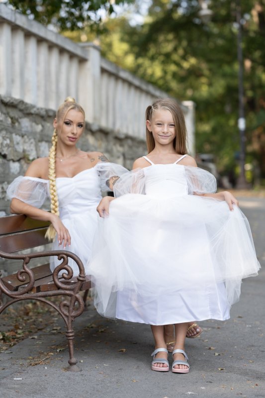 Комплект рокли в бяло за майка и дъщеря