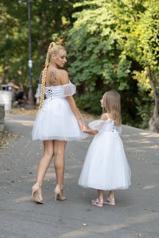 Къса дамска бяла рокля от тюл