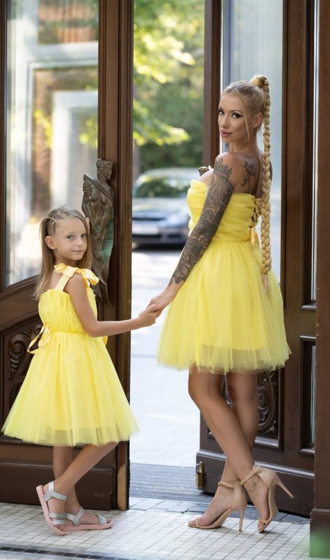 Комплект рокли за майка и дъщеря в жълто