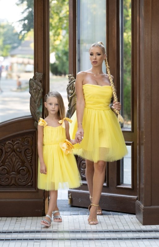 Комплект рокли за майка и дъщеря в жълто