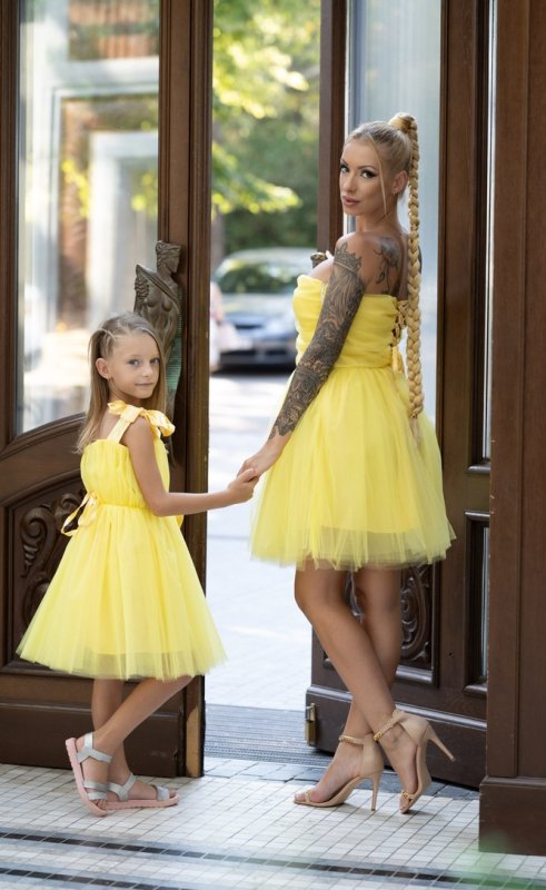 Комплект рокли за майка и дъщеря в жълто