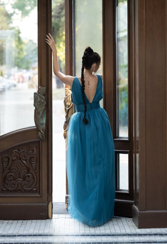 Дълга официална рокля от тюл