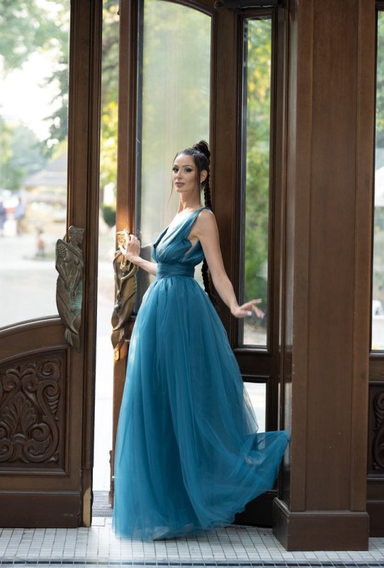 Дълга официална рокля от тюл