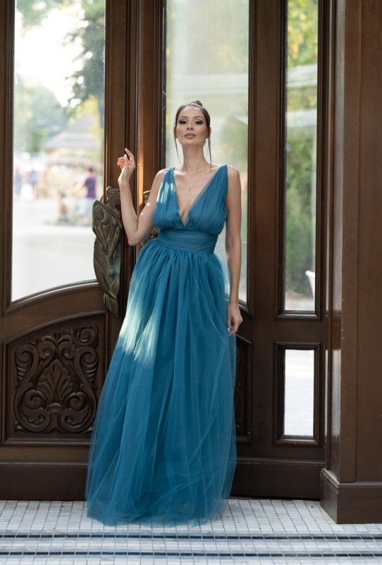 Дълга официална рокля от тюл