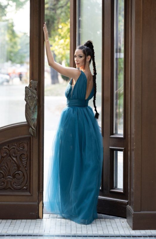 Дълга официална рокля от тюл